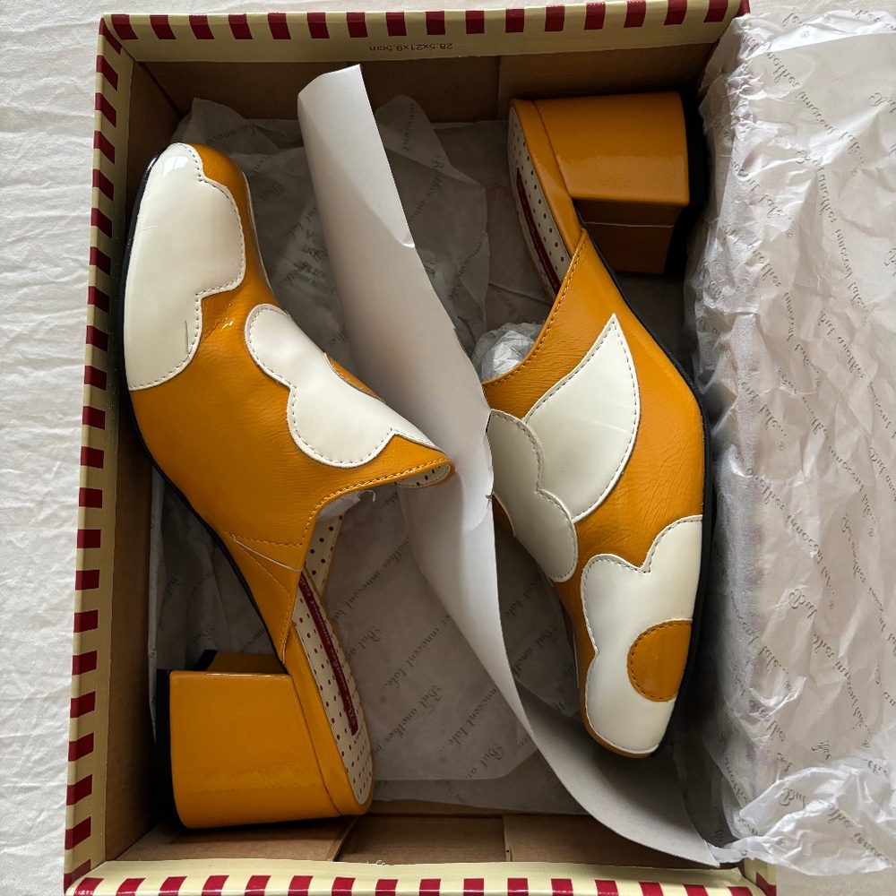 B.A.I.T. Chrissy Mules NEW in Box!
